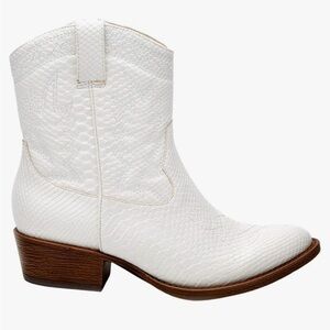Coconuts by Matisse White and Brown Ankle Booties